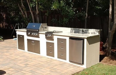 Outdoor Kitchenette in a Small Backyard in Los Altos, CA