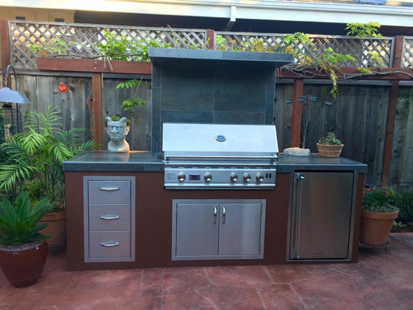 outdoor kitchen