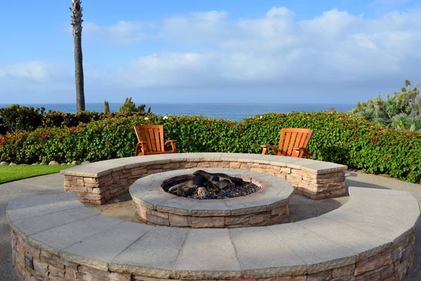 What You Need to Consider Beofre Building a Custom Backyard Fire Pit